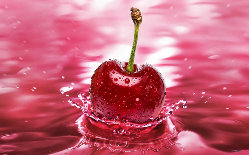 点击大图看下一张：红润剔透的小樱桃图片