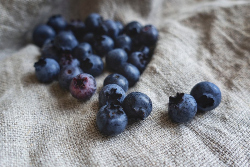 点击大图看下一张：营养丰富的黑莓水果图片