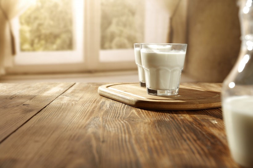 点击大图看下一张：早餐牛奶与面包图片