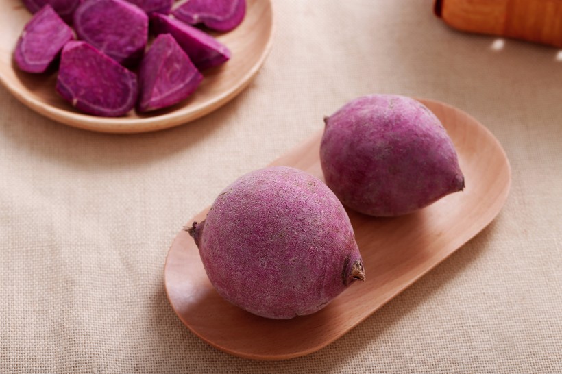 点击大图看下一张：营养健康的紫薯图片