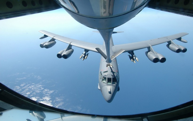 点击大图看下一张：B-52轰炸机图片