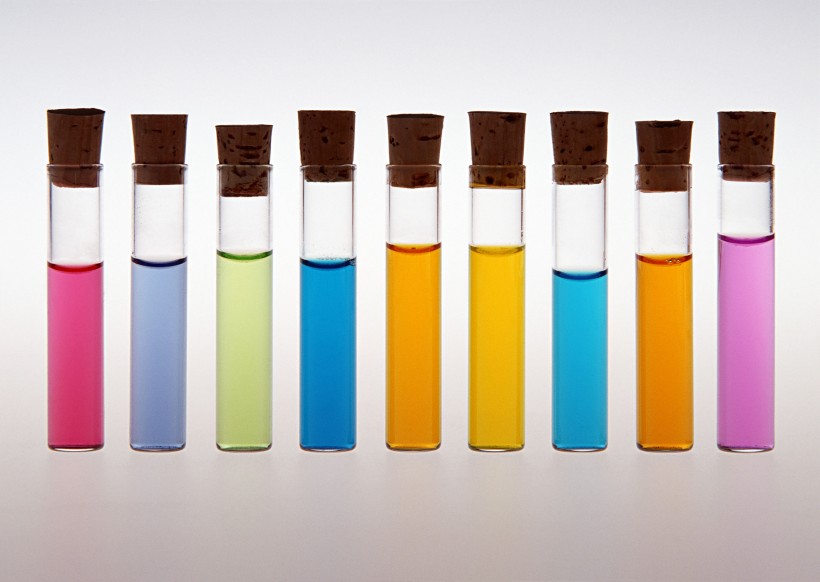 点击大图看下一张：多彩的化学试剂图片