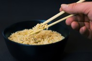使用筷子用餐图片_10张