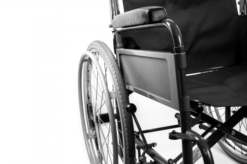 点击大图看下一张：轮椅图片
