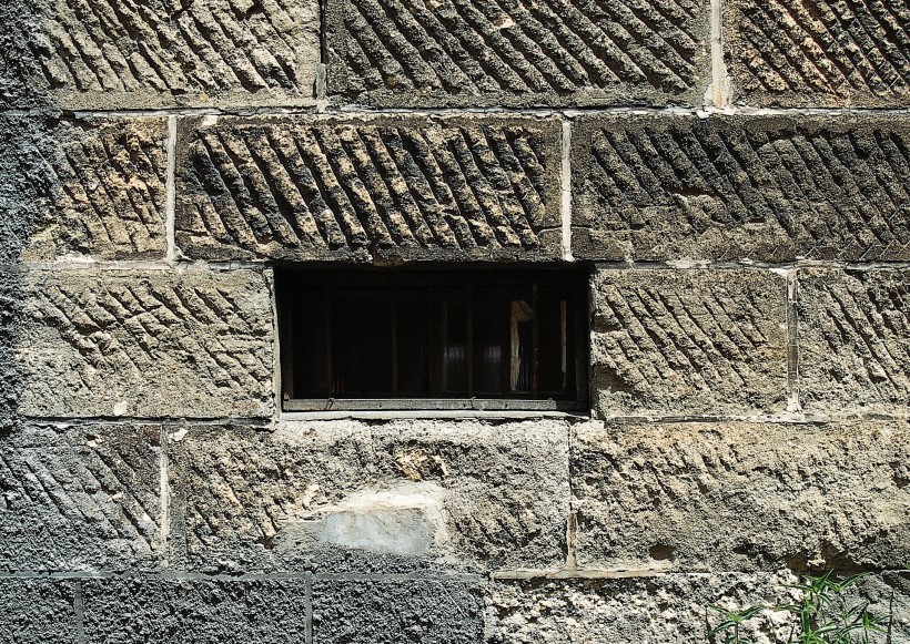 点击大图看下一张：石头墙壁图片