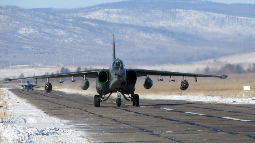 点击大图看下一张：苏-25攻击机图片