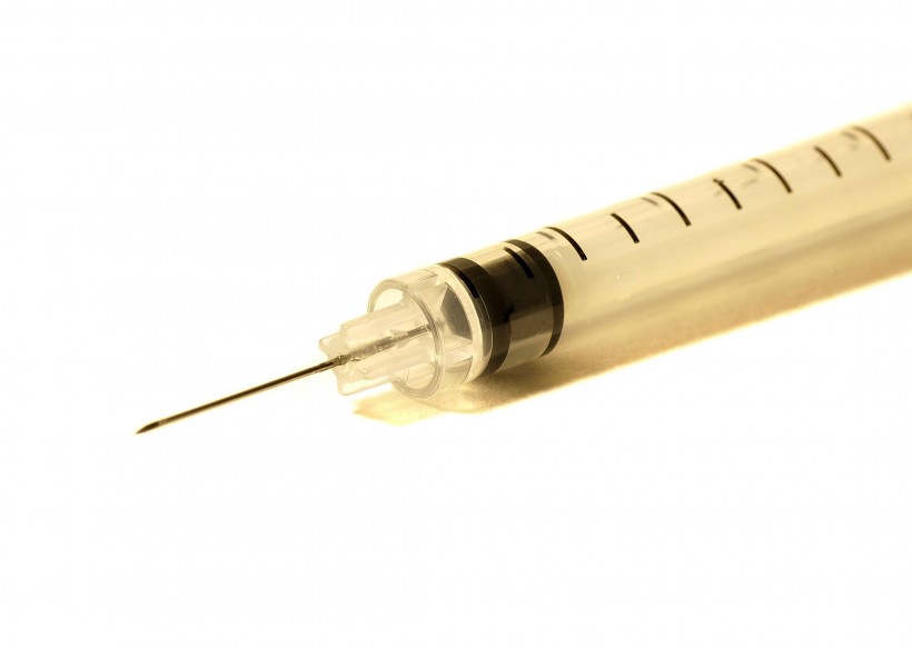 点击大图看下一张：医疗针管针头注射器图片