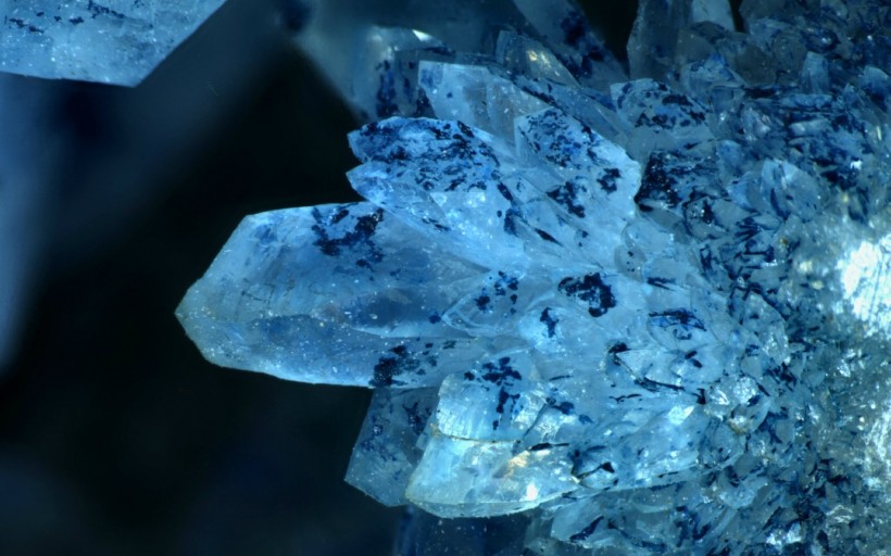 点击大图看下一张：自然的矿石结晶图片