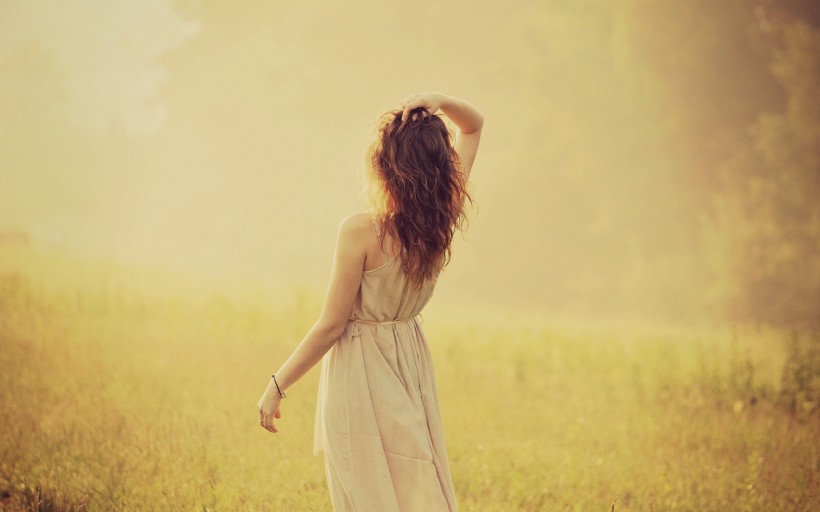 点击大图看下一张:唯美人物背影图片