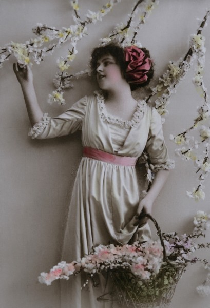 点击大图看下一张：彩色复古女士影像图片