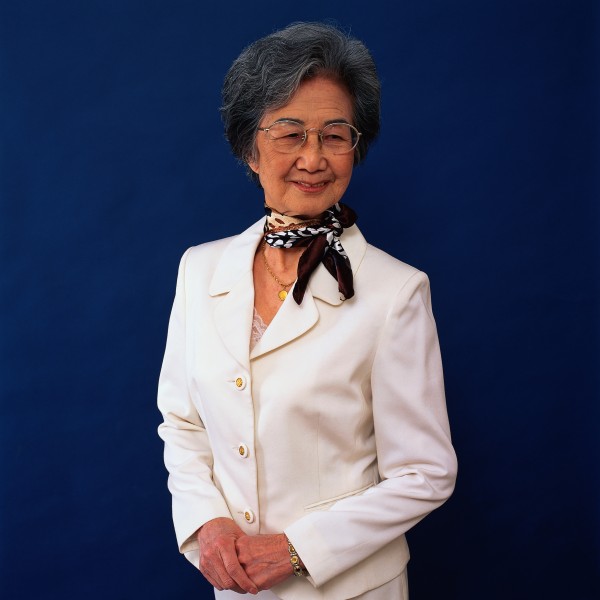 点击大图看下一张:中老年成功女士图片