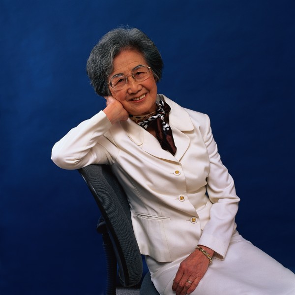 点击大图看下一张:中老年成功女士图片