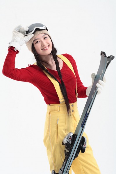 点击大图看下一张:冬季休闲女性滑雪图片