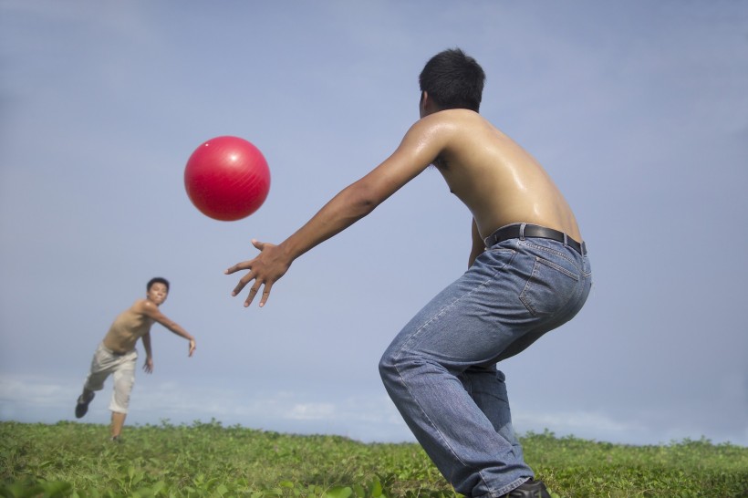 点击大图看下一张：飞跃跳动图片