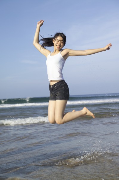 点击大图看下一张：飞跃跳动图片