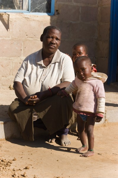 点击大图看下一张：非洲生活人物图片