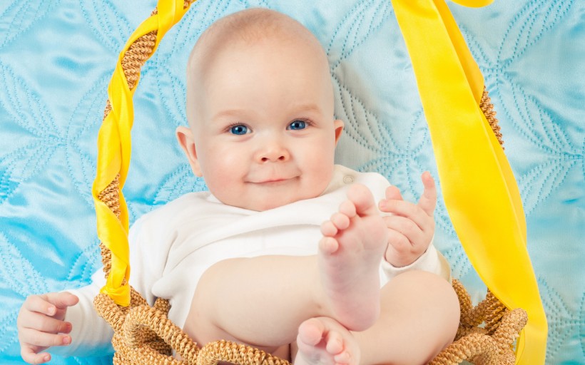 点击大图看下一张：粉嫩嫩的婴儿宝宝图片