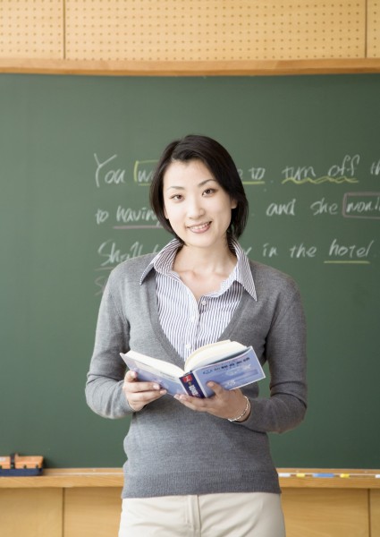 点击大图看下一张：工作中的女性图片