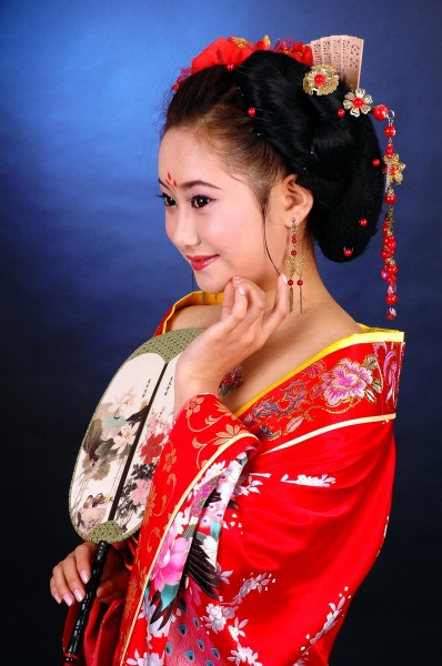 点击大图看下一张：古装美女图片