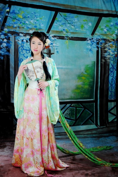 点击大图看下一张：古装美女图片