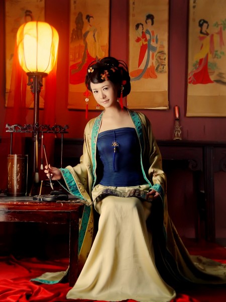 点击大图看下一张：古装美女图片