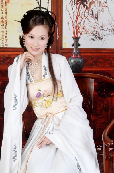 点击大图看下一张：古装美女图片