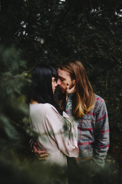 点击大图看下一张：接吻的甜蜜恋人图片