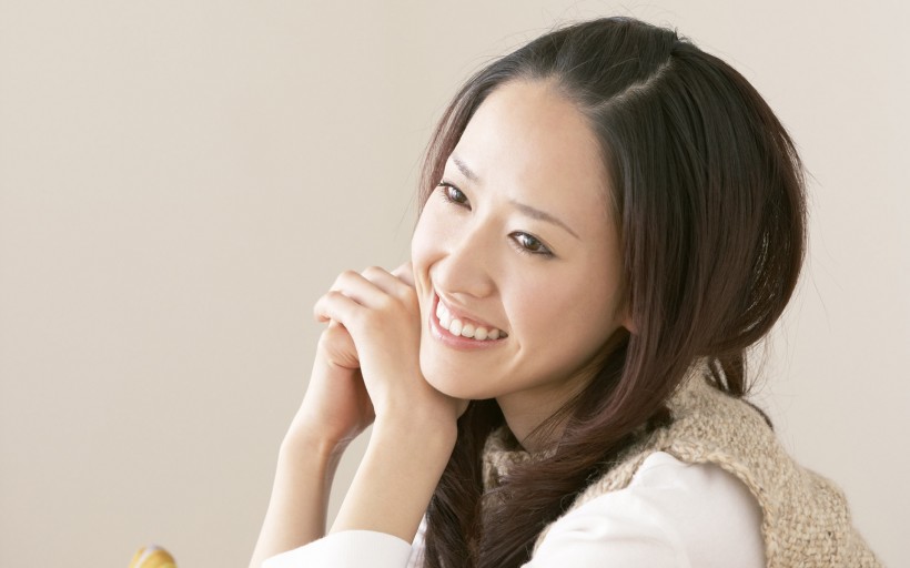 点击大图看下一张：居家女孩图片