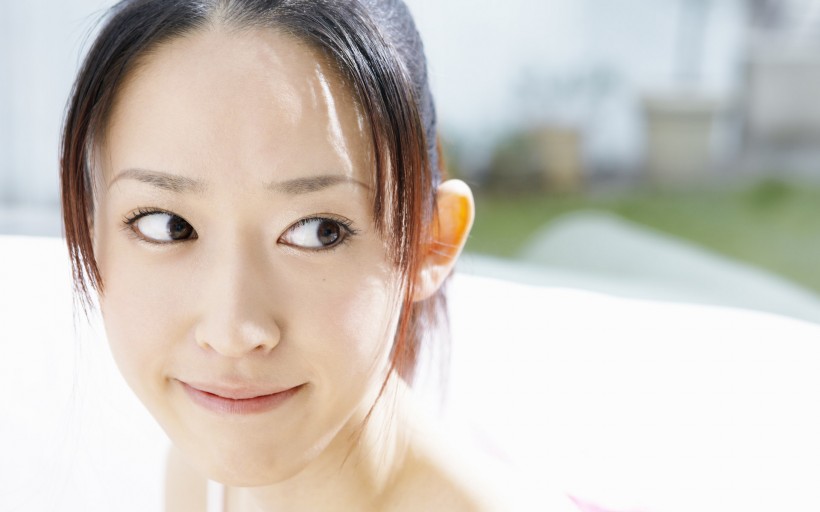 点击大图看下一张：居家女孩图片