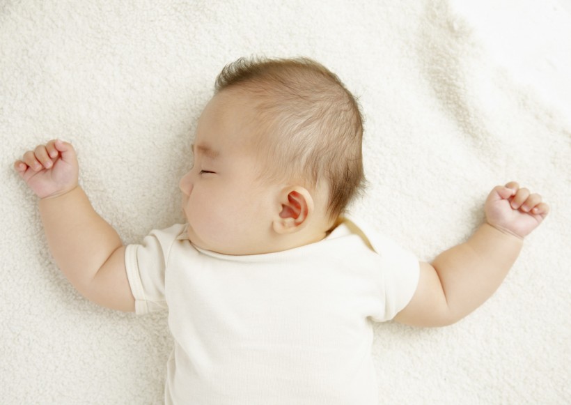 点击大图看下一张：可爱宝宝酣睡图片