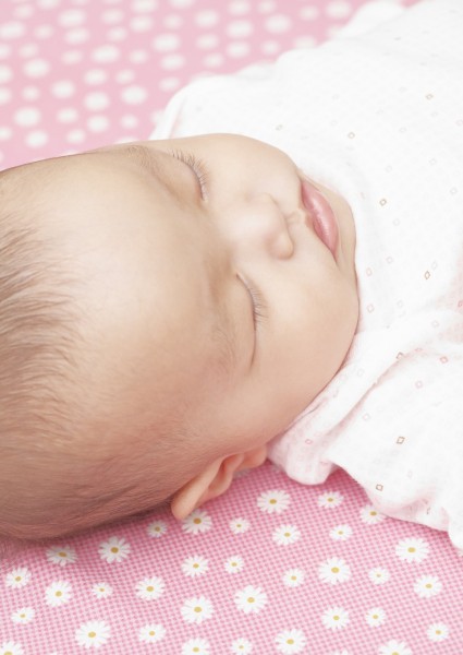 点击大图看下一张：可爱宝宝酣睡图片