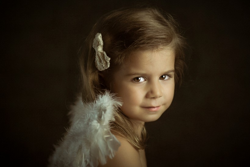 点击大图看下一张：可爱的小天使女孩图片