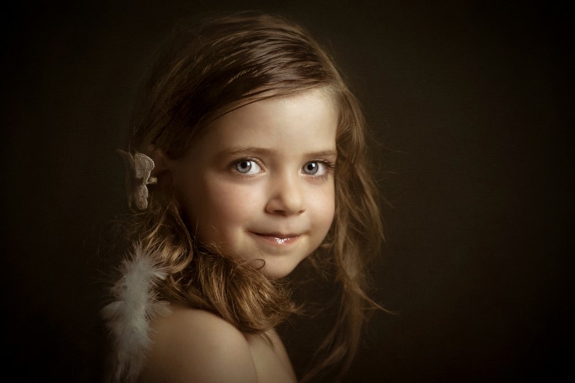点击大图看下一张：可爱的小天使女孩图片