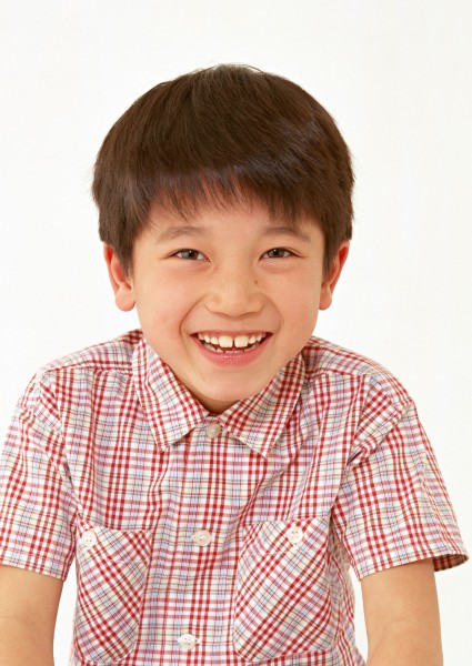 点击大图看下一张：可爱男孩表情特写图片