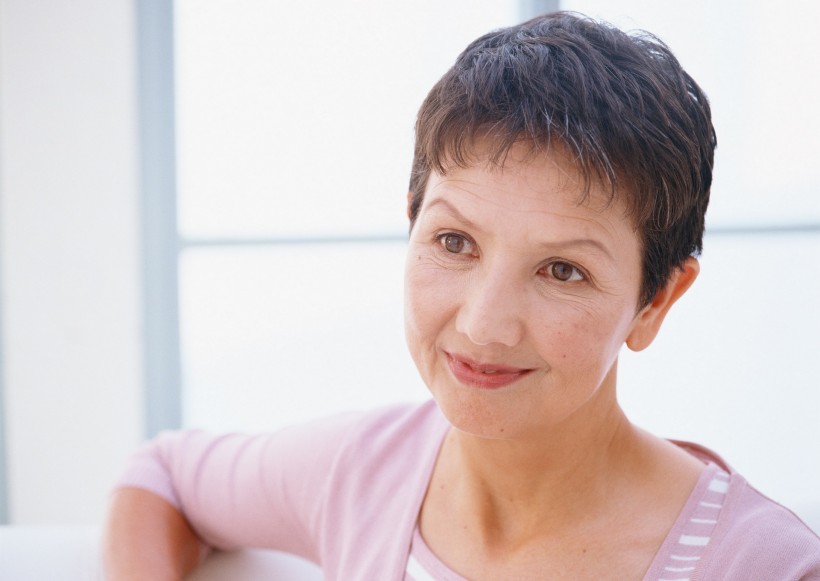 点击大图看下一张:老年人室内休闲图片