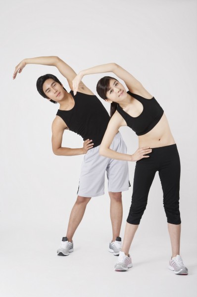点击大图看下一张：男女双人健身姿态图片