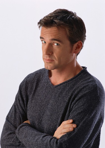 点击大图看下一张:男性表情动作特写图片