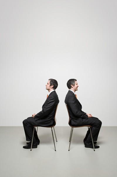 点击大图看下一张：男性孪生概念图片