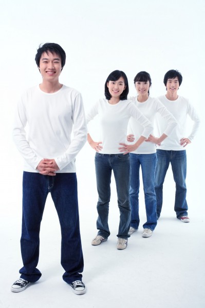 点击大图看下一张:年轻伙伴图片