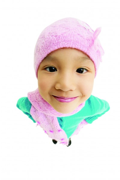 点击大图看下一张：女孩搞怪特写图片