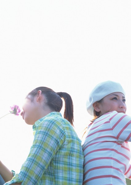 点击大图看下一张：女孩与自然结合图片