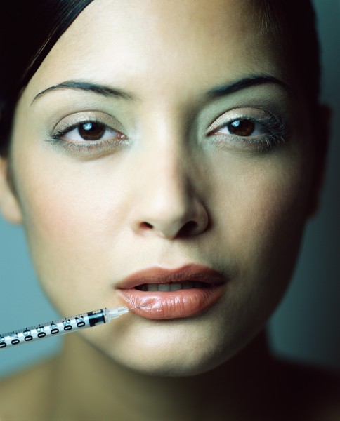 点击大图看下一张:女性面部抽象概念图片