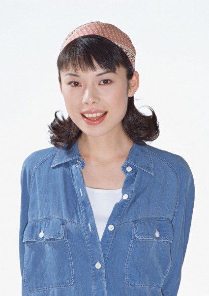 点击大图看下一张：女性特写图片