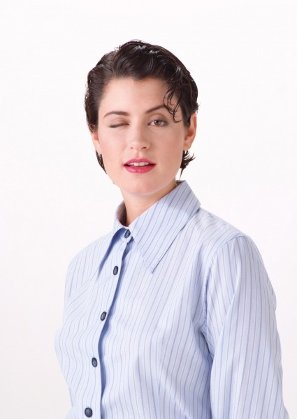 点击大图看下一张：女性特写图片