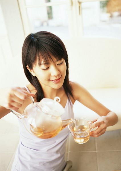 点击大图看下一张：女性微笑图片