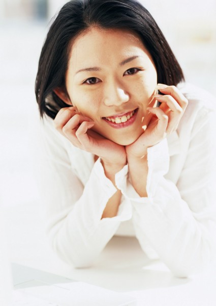 点击大图看下一张：女性微笑图片