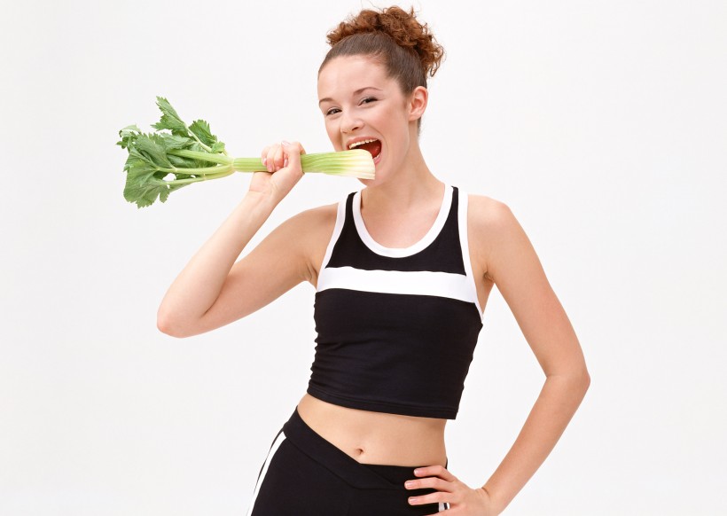 点击大图看下一张：女性运动健康和蔬果图片