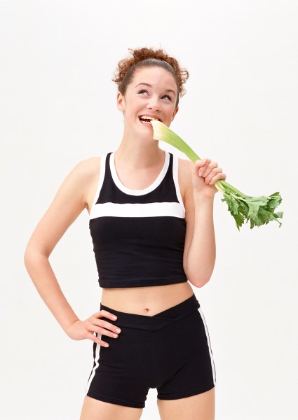 点击大图看下一张：女性运动健康和蔬果图片