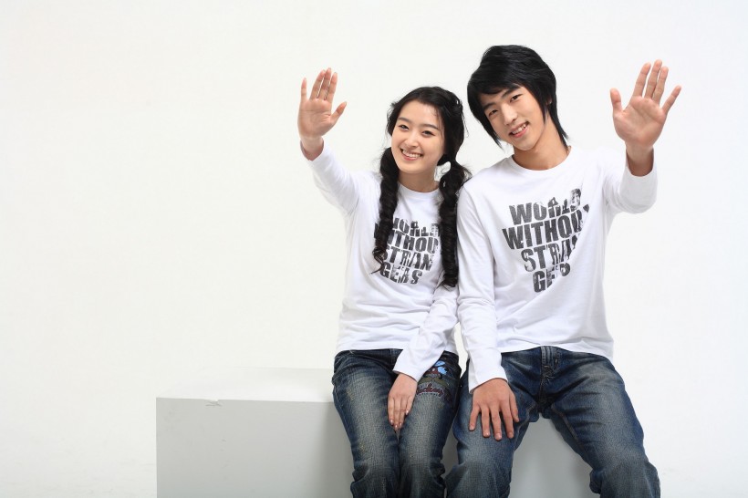 点击大图看下一张：情侣动手做家务图片