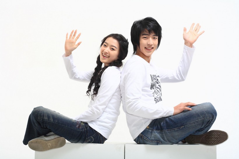 点击大图看下一张：情侣动手做家务图片